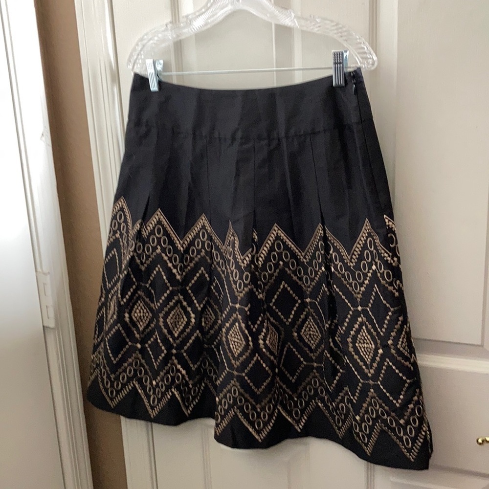 FINAL MARKDOWN Dana buchman embroidered skirt 10